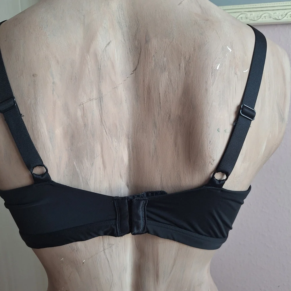 Warner's Black Floral Lace Wireless Bralette